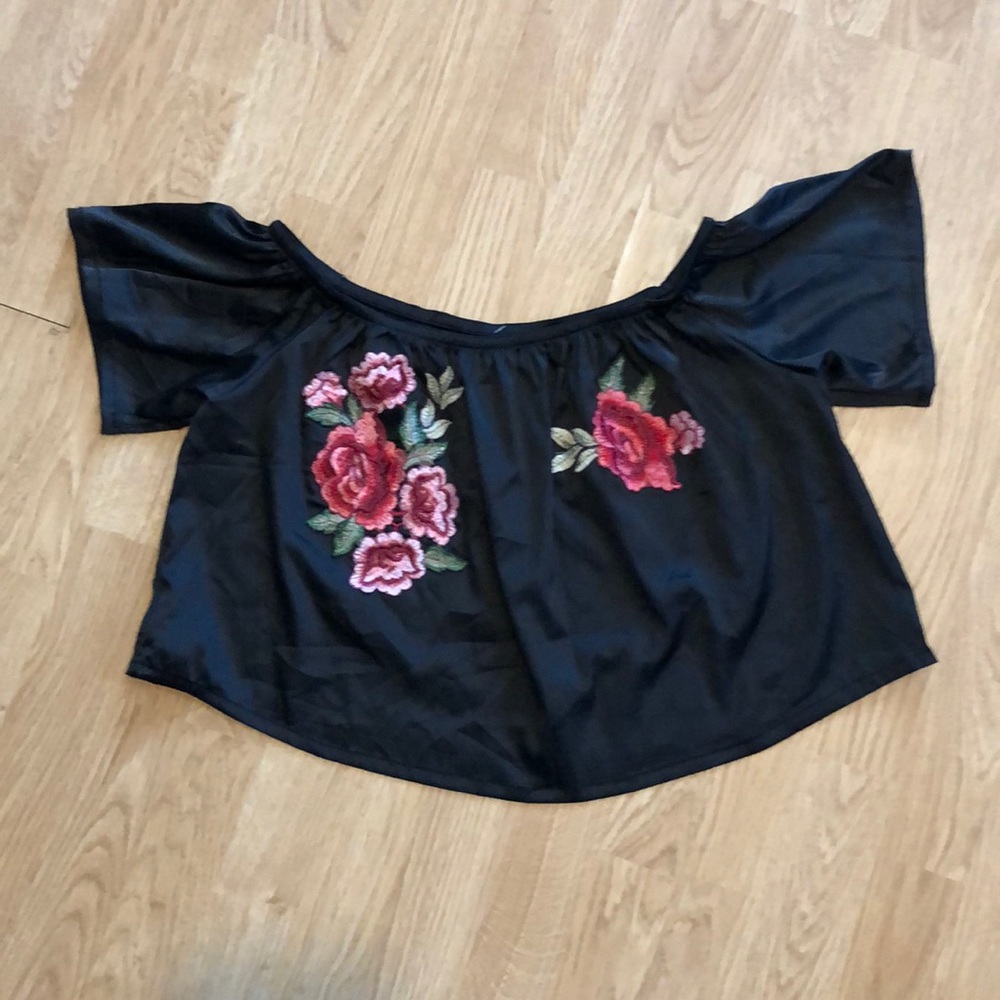 Adorable off the shoulder shirt with roses.